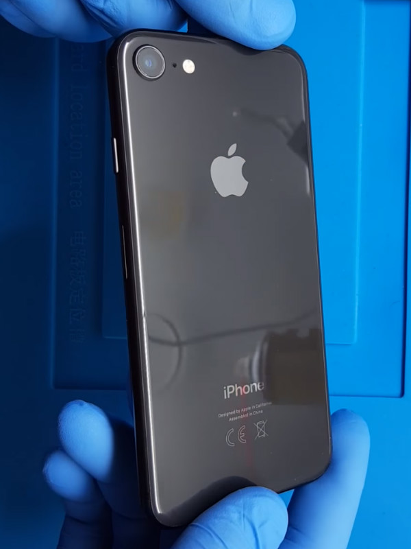 iPhone 8 arka camı kırıldı çatladı