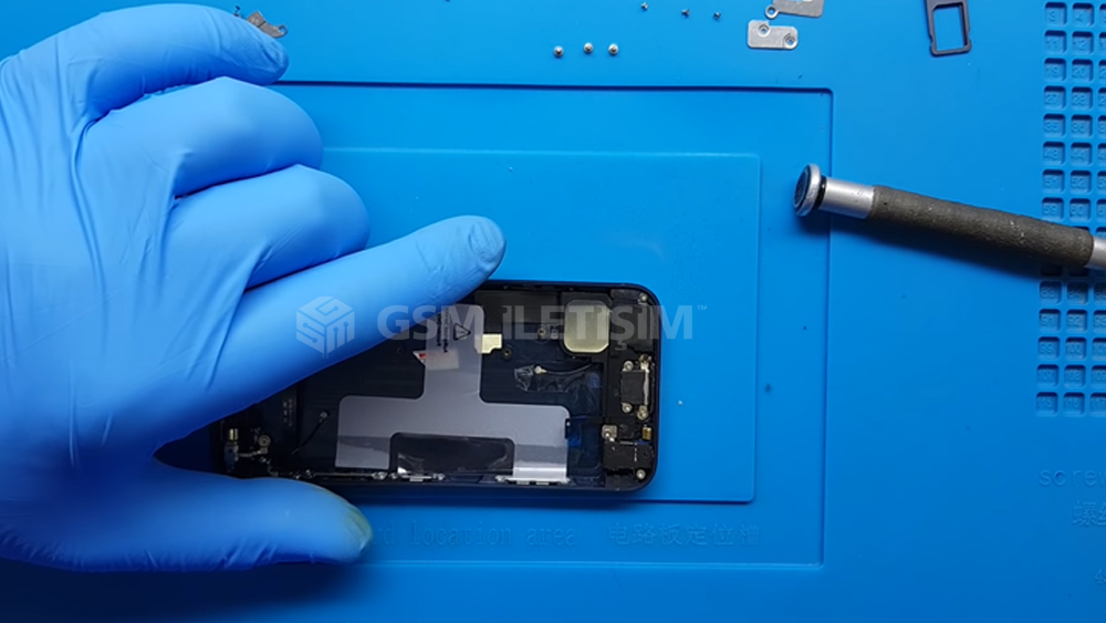 iPhone 5C Arka Kapak Değişimi, Tamiri, Teknik Servisi